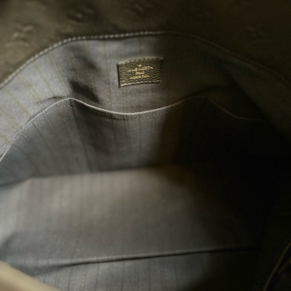 LOUIS VUITTON Artsy MM Empreinte Infini Monogram Shoulder Bag - Picture 12 of 16